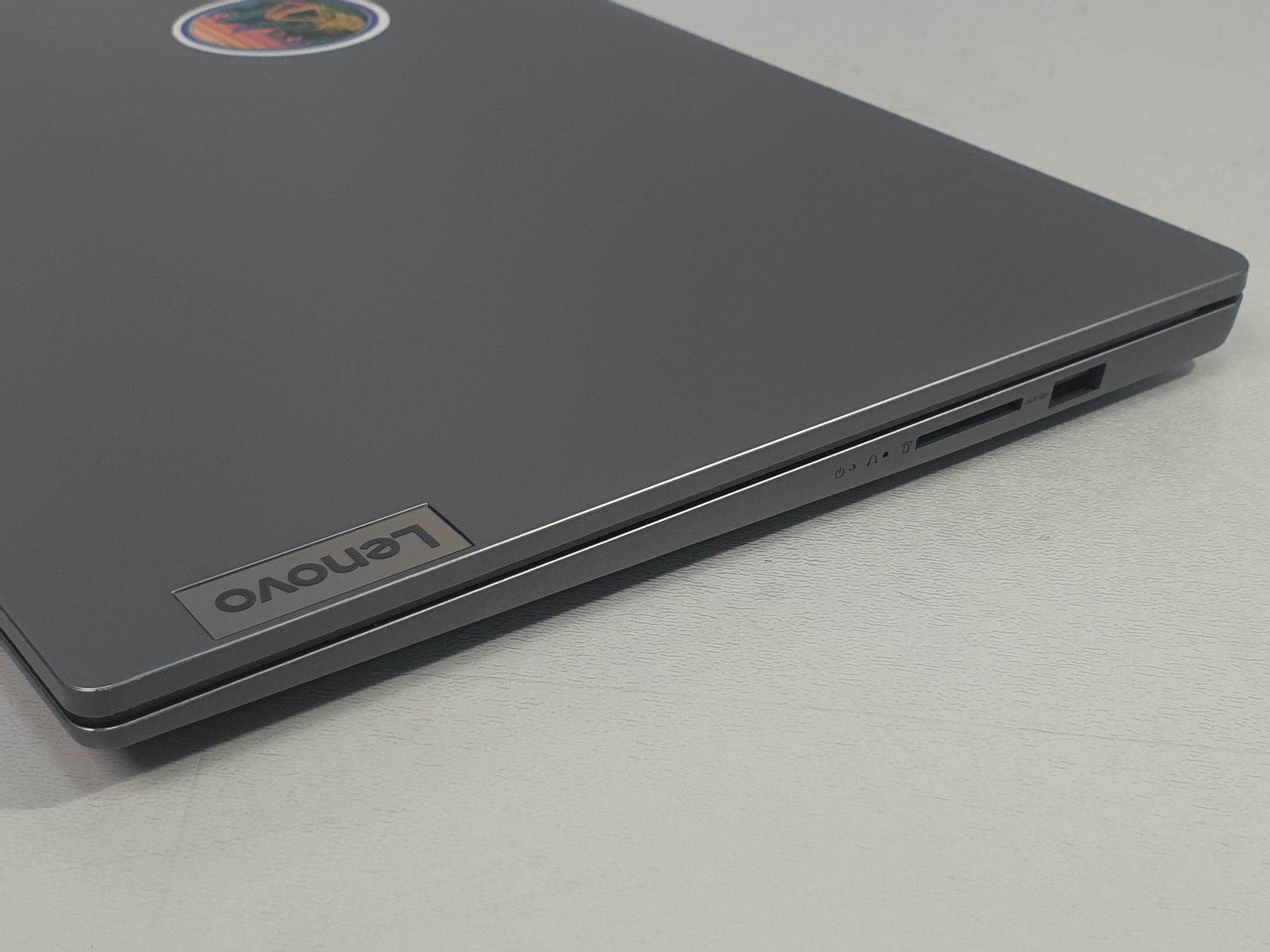 Ноутбук Lenovo Core i3 1305U, DDR5 8Gb, SSD NVMe 256Gb