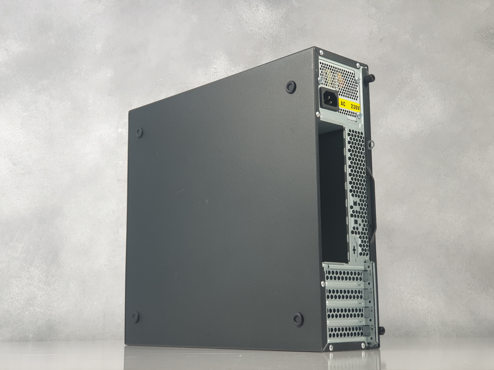 Корпус Slim с блоком питания на 300W 80+ Bronze для компактного ПК