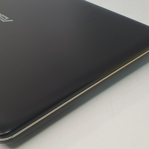 Ноутбук Asus Pentium Silver / NVIDIA MX 110-2Gb Ноутбук Asus Pentium Silver / NVIDIA MX 110-2Gb