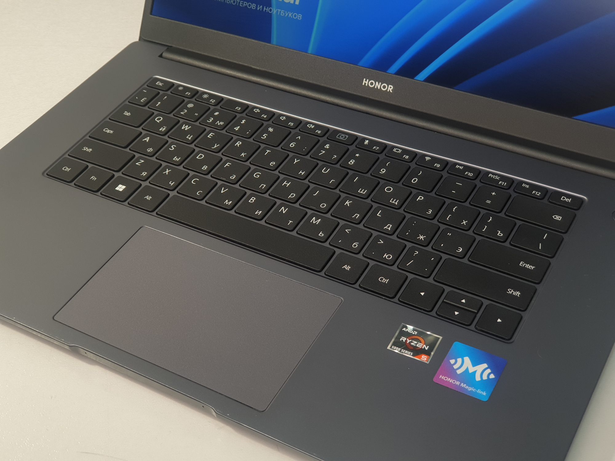 Ноутбук (HONOR, BMH-WDQ9HN, AMD, Ryzen 5, 5500U 6/12 2.1-4.0GHz, DDR4, 8Gb, SSD M2 NVMe, 512Gb, -, AMD, Radeon Graphics, SMA, 15.6", 1920x1080, IPS, 13%, хорошее, Засветы на матрице при черном фоне, Алюминиевый корпус, сканер отпечатка пальцев)